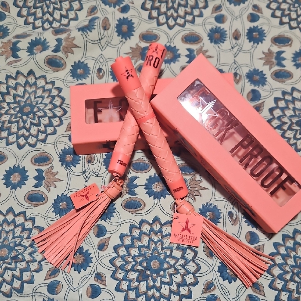 Jeffree Star's Brown Mascara Woven Coral Vegan Leather Tube & Detachable Tassle - Picture 3 of 7